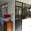 Verrières Mondrian et porte verrière sur mesure entre cuisine et salon, Toulouse