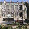 la façade avant le fleurissement romantique..