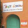 La porte d'entrée du Studio au fond de la cours sur votre gauche, c'est au premier étage dans salle climatisée.