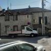 Chantier montigny sur loing face au tabac démontage et remplacement de quelques tuiles un toiture en très mauvais état sur mes conseils le client a décidé d'une rénovation intégrale de sa toiture dans les prochains mois les travaux seront réalisés par mes soins 