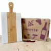 Offrez à vos invités le meilleur à vos côtés pour une initiation à la dégustation avec le coffret sommelier. 
Ce coffret comprend 1 coffret vin rouge ou blanc au choix pour apprendre sans prise de tête, 1 planche apéro pour préparer des petites bouchées, et 1 tire-bouchon pour faciliter l'ouverture de vos bouteilles. 
Une expérience vin sans fin avec ce coffret complet !