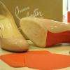 Pose d'un patin Topy sur des vernis LOUBOUTIN