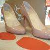 Pose d'un patin Topy sur des vernis LOUBOUTIN