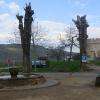 A la sortie du village , la fontaine et les jolis coteaux ...
