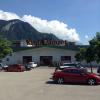 le magasin et son parking