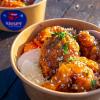 Profiter du soleil en mangeant son poulet frit Krispy