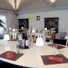 Salle du restaurant Kyriad Lannion