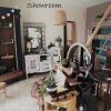 Notre Showroom... pour mettre en lumière nos créations d'upcycling. Toutes nos créations objets et meubles sont réalisées à partir de matériaux anciens recyclés. Démarche écoresponsable.