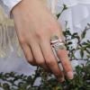 Cette bague aventurine-feuillage de printemps met à l'honneur l'argent massif et l'aventurine verte. Cette bague ouverte met à l'honneur le printemps, des petites feuilles vertes naissantes qui se mêlent à des bourgeons argent.