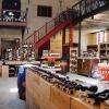 Intérieur de L'esprit des vins votre caviste sur Leognan