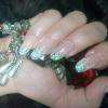 Pose d'ongles en résine, déco à main levée
