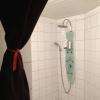 Une douche spacieuse est disponible après nos prestations.