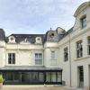 Façade de l'hôtel la Boule d'or à Chinon, Indre & Loire, France.