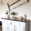 Relooking de ce bahut ,customisation d’un objet ancien ,la scie décorée avec pochoirs et peinture,