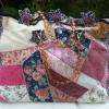 Sac poignées perles tout en crazy. Petites fleurs aimantées pour fermer 