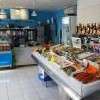 Vôtre boutique, étal de fraîcheurs iodées, le côté traiteur, soupe de poissons de roche, moules et encornets farcis, rouille sètoise, rillettes de la mer etc....