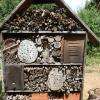 La maison à insectes dans le jardin