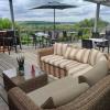 Salon sur la terrasse panoramique du Restaurant La Table