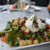 Salade lyonnaise, spécialité maison