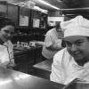 En cuisine, Noeline et l'apprentie Sarah