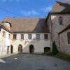 La mairie de Lautenbach s'est installée à l'étage supérieur du cloître .