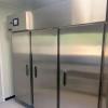 Chambre froide ultra moderne pour le stockage des produits carnés de la ferme Scea Duo Bio - Le Cochon Bio de la Marzan, à Reboursin (36)