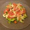 Salade Frioule : Salade, tomates, pignons de pin, parmesan, champignons, jambon cru