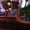 Le bar (avec une barre : montez sur le bar pour vous la jouer gogo danseuse)