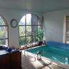 Piscine chauffée, jacuzzi , stéréo , dans un bain de lumière ! :-)