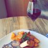 Souris d'agneau et pommes de terre sautées, restaurant Le P'tit Cellois et sa grande terrasse, à La Celle sur Loire (58440)