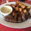 Onglet de veau, sauce au poivre maison, accompagné de petites pommes de terre sautée