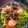 Bo Bun au boeuf 
vermicelles, nems au poulet, boeuf sauté, carottes râpées, concombre, coriandre germes de soja, cacahuètes