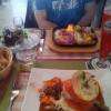 Croute montagnarde flambée devant vous au carvi. Et kintz'burg traditionnel