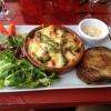 Rôti de porc dans l'échine, crème d'échalotes, gratin de pennes aux pointes d'asperges