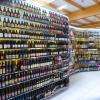 Une allée de bouteilles