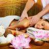 Massage trésor

Mélange de différentes techniques de massage, il s'effectue à l'huile d'argan pailletée d'or. Véritable invitation au voyage, ce massage alterne harmonieusement des mouvements souples et toniques pour provoquer un effet à la fois relaxant et tonifiant.