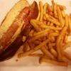 hot dog frites avec du pain a bretzel un vrai délice