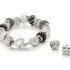 Bracelet Lovelinks (argent ou cuir ou nylon avec accessoires en argent) disponible en plusieurs tailles.On peut adapter dessus l'ensemble des perles en cristal, argent ou verre de Murano Lovelinks, dans une grande palette de couleurs. Catalogue sur demande
