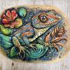 Gecko et ses fleurs (gravure et peinture sur bois) - les curiosités de Mat