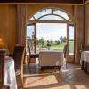Le restaurant les Fresques au Château des Vigiers. Restaurant une étoile au guide Michelin 2014. Hôtel, golf et restaurant gastronomique en Dordogne dans le Sud-Ouest de la France