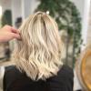 Coloration blond, mèche, coupe de cheveux et permanente réalisées par Les Indécises à limoges, salon de coiffure en centre ville de Limoges