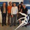 galerie les métamorphozes artistes lors d'un vernissage