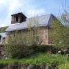 l'église de Bielle avec son clocher en bois