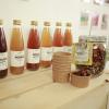 bocaux de fruits secs et jus de fruits fermiers
