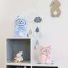 Coffrets cadeaux pour les bébés marque NAF NAF.
Pour nos bébés garçons ou filles, nous proposons de jolis coffrets prêts à offrir comprenant un plaid et un doudou. Plusieurs dessins sont disponibles. Les plaids Naf Naf en microfibres sont particulièrement doux, et parfait dans leurs lits ou en poussette!