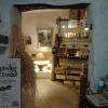 intérieur de l boutique dans les caves du 15eme siècle de la Maison Rougier