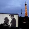 Cinéma en plein air à Paris devant la Tour Eifffel