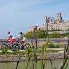 Pédaler sur le pont canal en direction des 9 écluses de Béziers