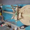 Alignement corps-manche sur une guitare électrique en cours de fabrication