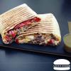 Tacos – Le Catalan : fait maison avec des ingrédients de qualité : tortillas de blé 30cm,  steak frais du boucher de 150g, aïoli, cheddar, poivrons grillés, oignons, frites , sauce gruyère.